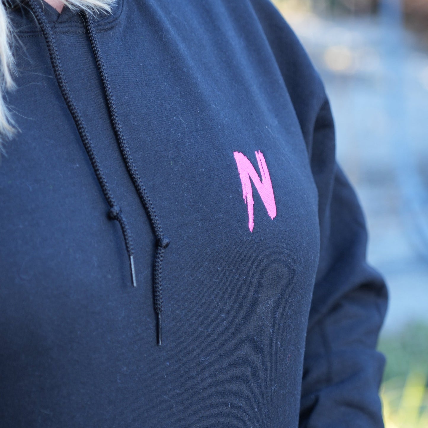 Happy Vibes Hoodie – Familie Nijenhuis Limited Edition - de familie Nijenhuis